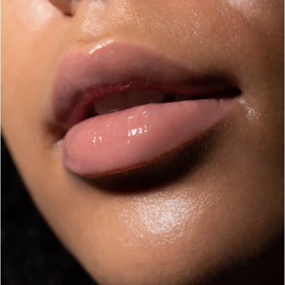 Evio Skin - Hemp and Peppermint Lip Serum - Picture 3 of 3